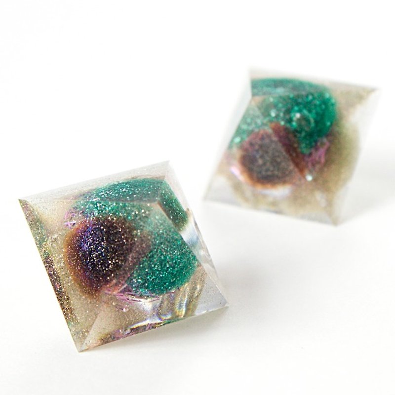 Pyramid dome earrings (nightmare) - ต่างหู - วัสดุอื่นๆ สีเขียว