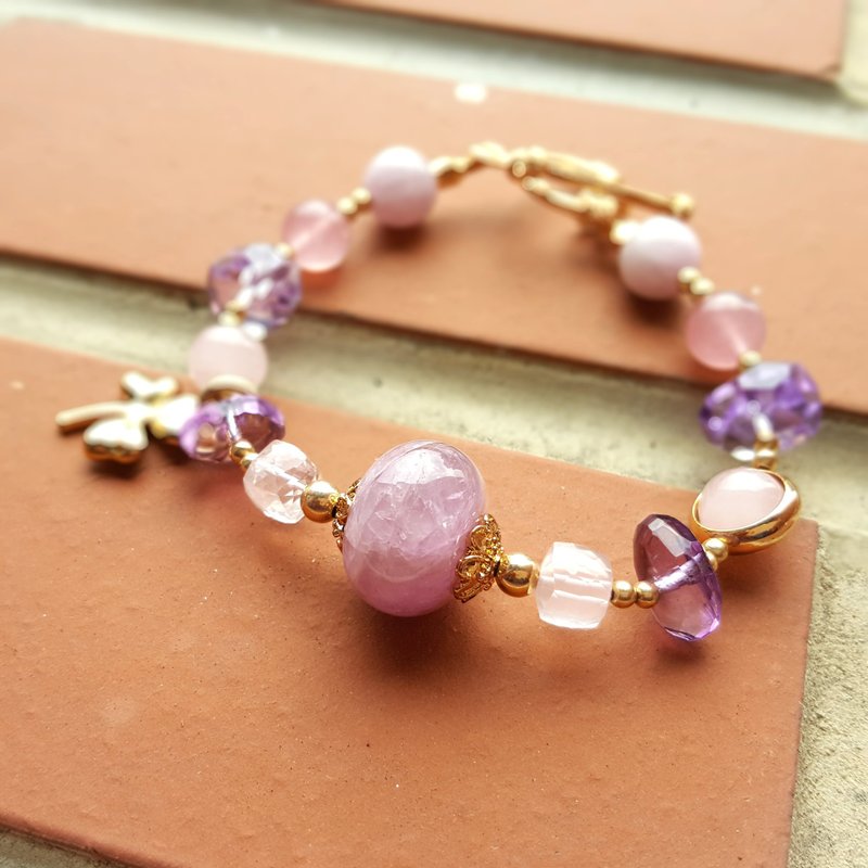 Girl Crystal World [love lucky grass] two-color platter - powder and purple bracelet natural crystal hand made - สร้อยข้อมือ - เครื่องเพชรพลอย สีดำ