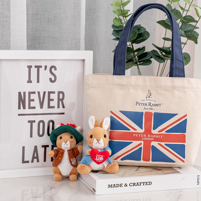 Peter Rabbit Plush Doll Easy Card + British Flag Canvas Bag Lunch Bag - กระเป๋าแมสเซนเจอร์ - ผ้าฝ้าย/ผ้าลินิน 