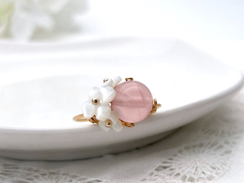 寶石 戒指 粉紅色 - Blossoms - Rose Quartz and Mother of Pearl Wire Ring