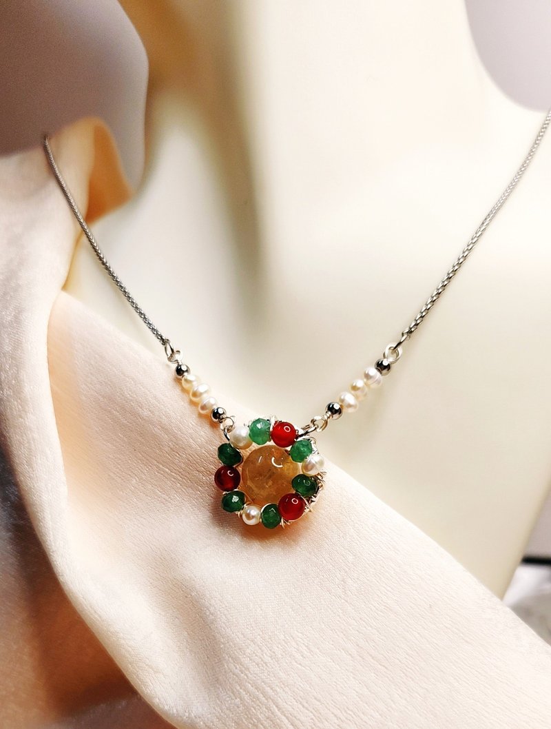 Blessings Mistletoe [Christmas Style] - Blonde crystal agate, red agate, metal wire braided necklace - สร้อยคอ - เครื่องประดับพลอย สีแดง