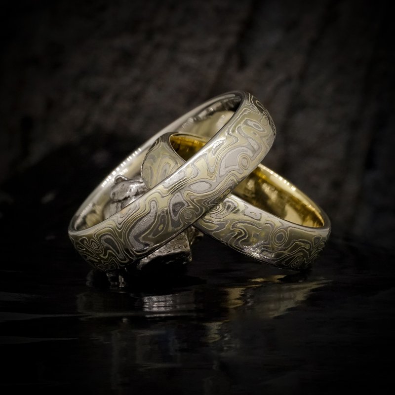 Mokume gane wedding rings Chaotic in platinum, yellow gold and silver - แหวนคู่ - เครื่องประดับ สีทอง