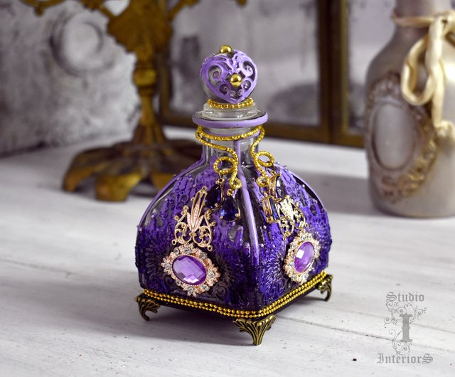 紫と金のガラス製香水瓶その他 - その他