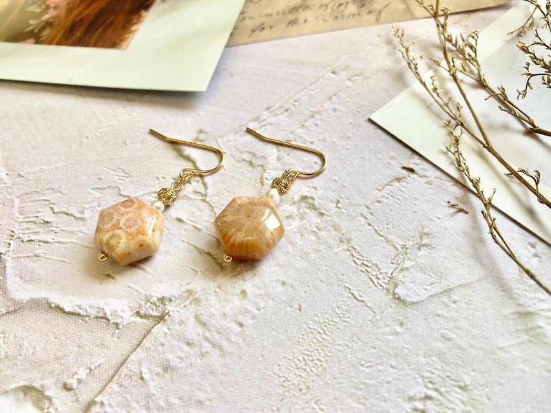 其他金屬 耳環/耳夾 金色 - 六角形珊瑚玉耳環 珊瑚玉飾品 天然石耳環 天然石飾品 手作飾品
