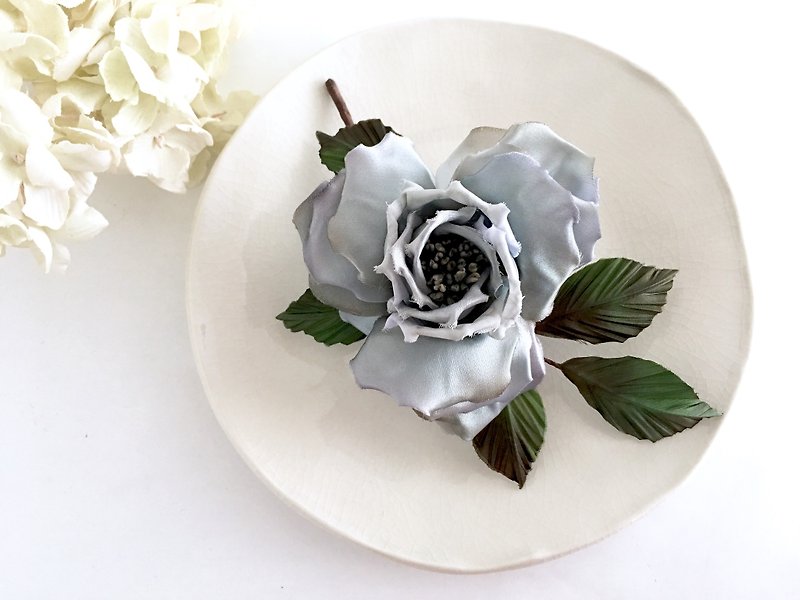 Antique rose branch corsage (blue) - Brooches - Polyester Blue