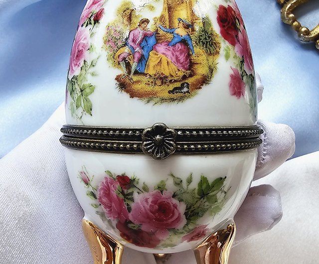 フランス人カップル 薔薇の卵型 磁器 上品なジュエリーボックス/ピル