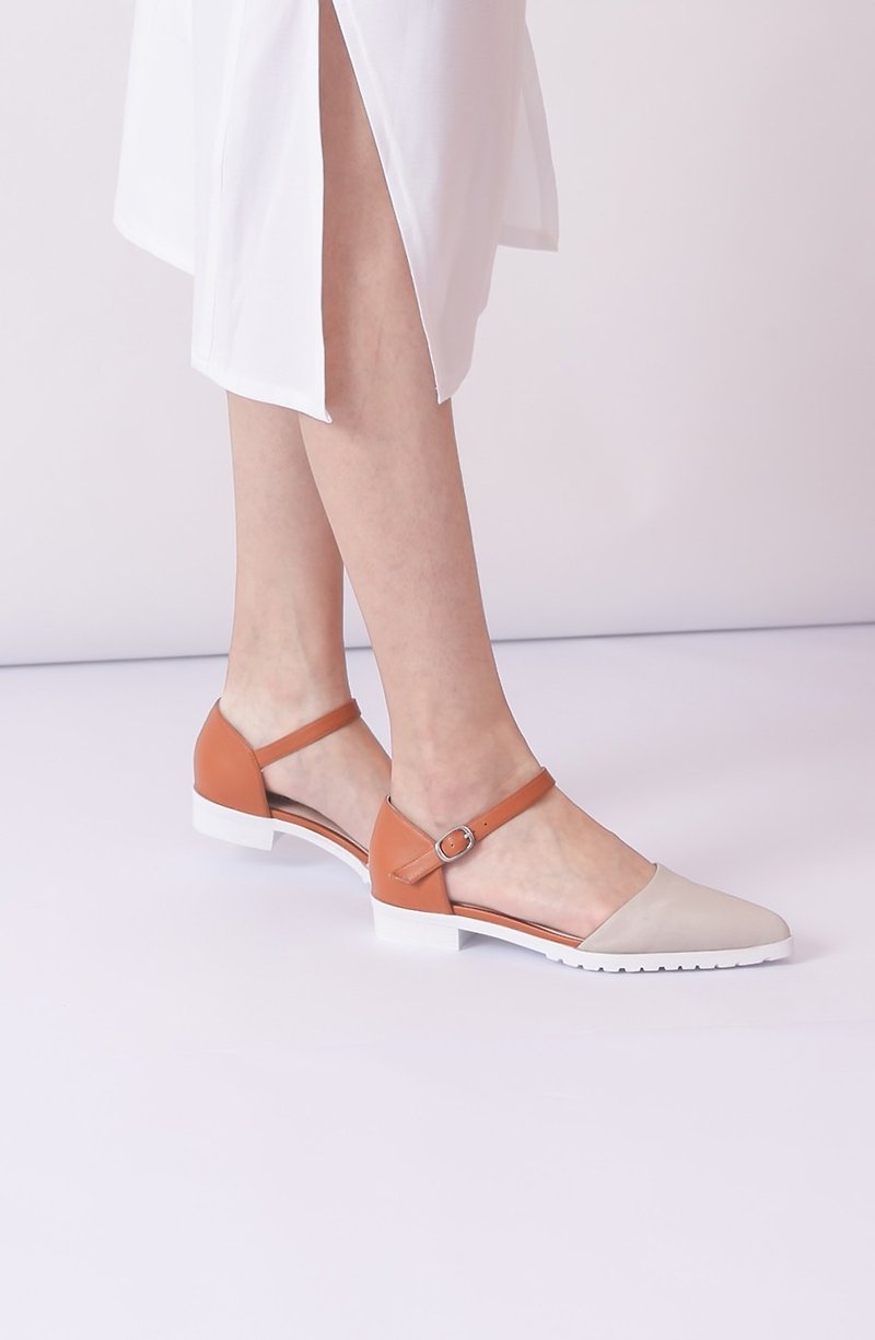 Apricots hit color white bottom pointed leather sandals - รองเท้ารัดส้น - หนังแท้ สีกากี