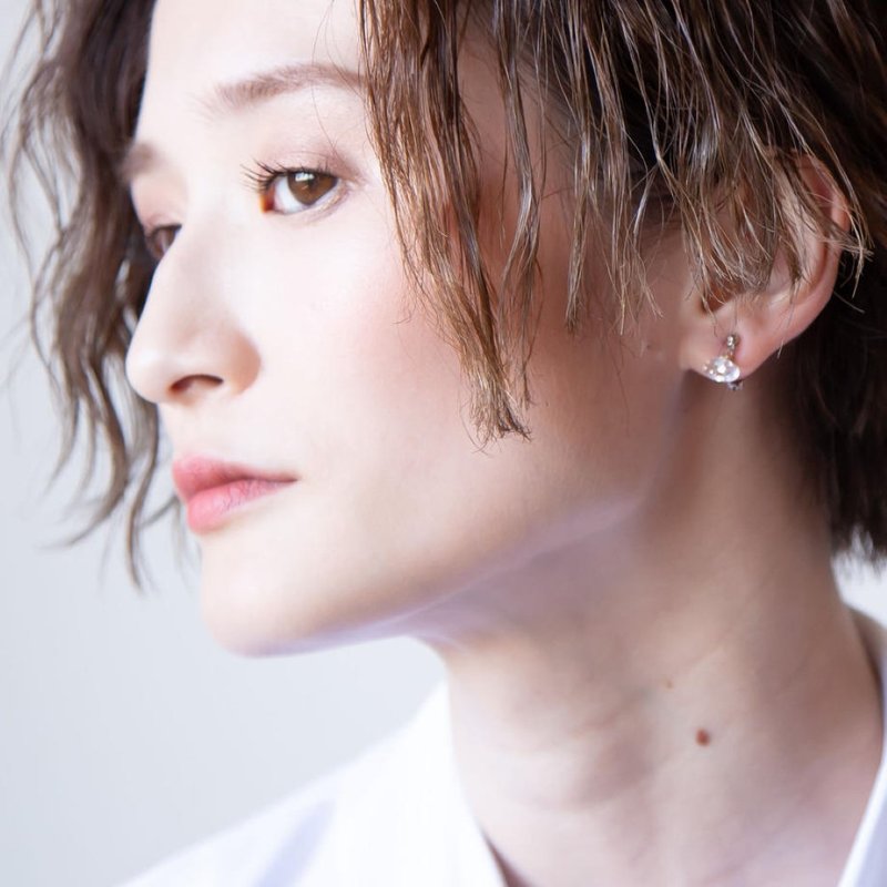 qru one earring(clip type) - 耳環/耳夾/耳骨夾 - 石頭 透明