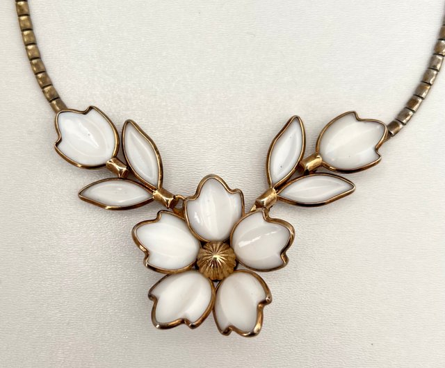 Crown Trifari buy vintage flower necklace