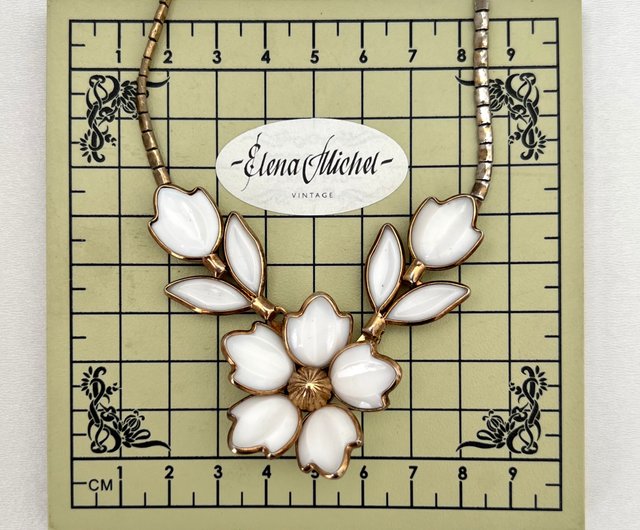 Newest Crown Trifari vintage flower necklace