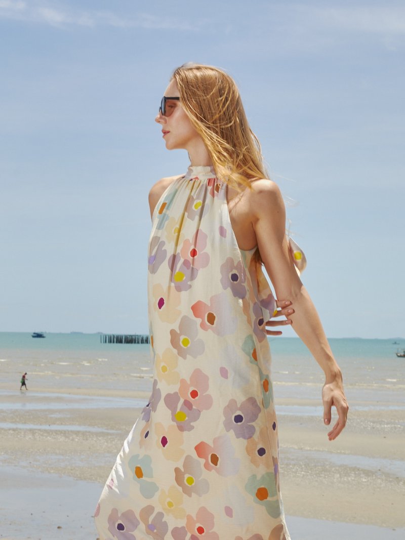 BIRUCHU CRUISE HALTER DRESS : Watercolor Floral ชุดเดรสยาว ดีเทลคล้องคอ - ชุดเดรส - วัสดุอื่นๆ สีเหลือง