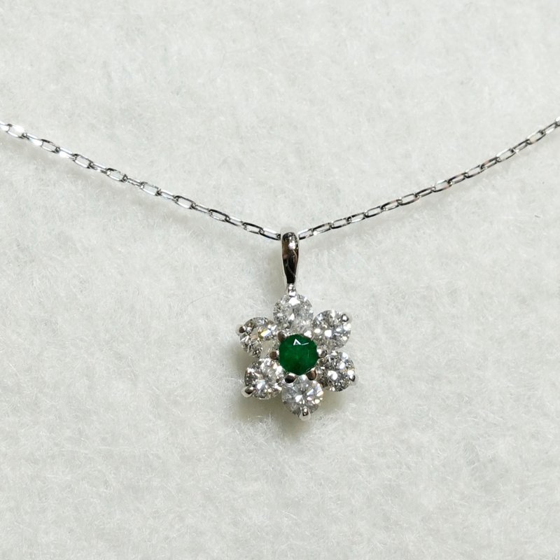 Platinum Emerald0.03ct Diamond0.25ct Necklace - สร้อยคอ - โลหะ สีเงิน