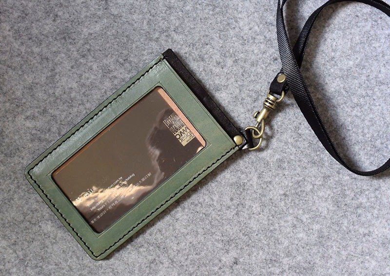 YOURS Straight ID Card Holder / Oblique Hanging) Green + Personality Black - ที่ใส่บัตรคล้องคอ - หนังแท้ 