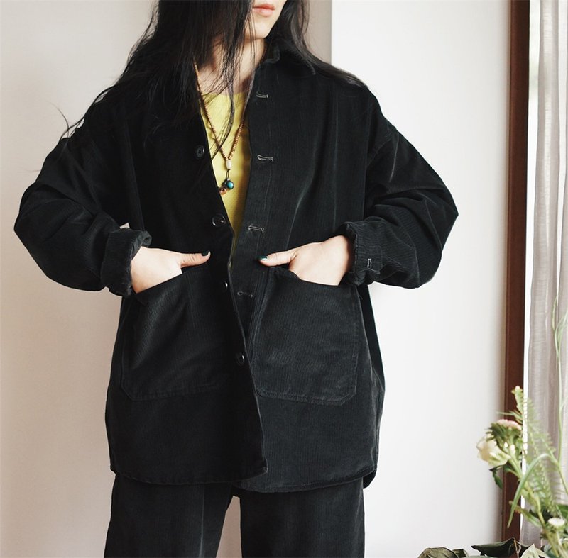 黑色 秋冬進口燈芯絨面料 長袖口袋寬鬆工裝 男女同款短外套 - 女大衣/外套 - 棉．麻 黑色
