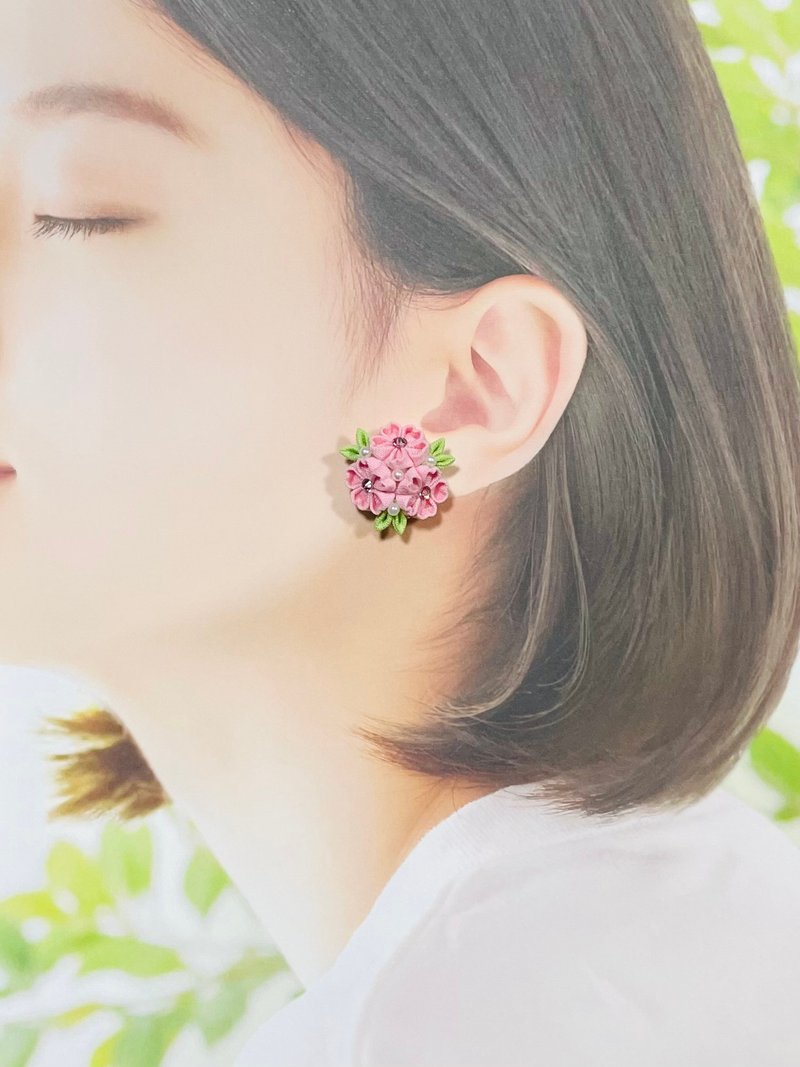 【大人可愛い】桜のピアス　華やか ピンクの桜    桜　桜咲く　イヤリング - 耳環/耳夾/耳骨夾 - 棉．麻 粉紅色