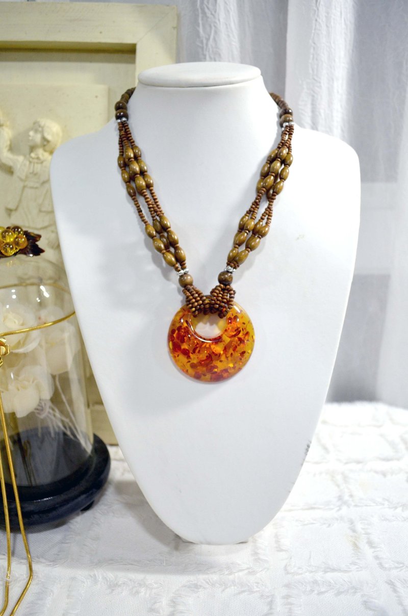 Round flower amber wood bead beaded necklace can be long or short, Japanese high-class lady-like second-hand vintage jewellery - Brooches - Other Materials Orange