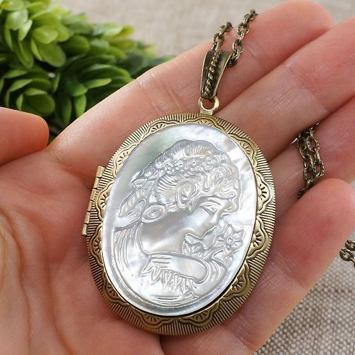 AGATIX White Mother of Pearl Lady Girl Cameo Photo Locket Wedding Necklace Jewelry Gift