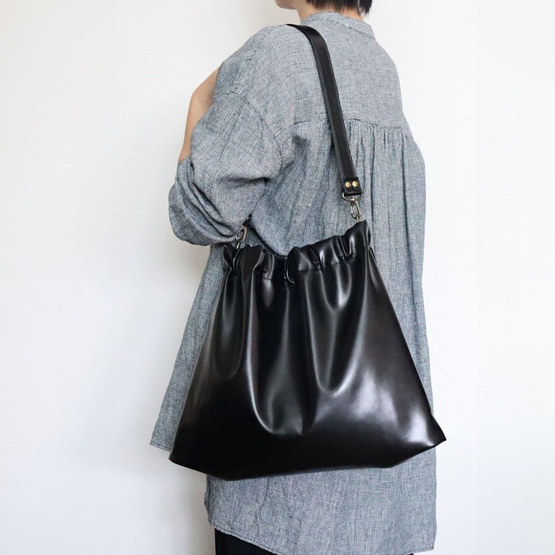 超輕盈肩背托特包│抗刮耐水│日本製高品質人造皮革 - 側背包/斜背包 - 其他材質 黑色