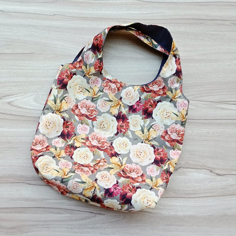 [Waterproof Shopping Bag] Classical Rose - กระเป๋าถือ - วัสดุกันนำ้ สีนำ้ตาล