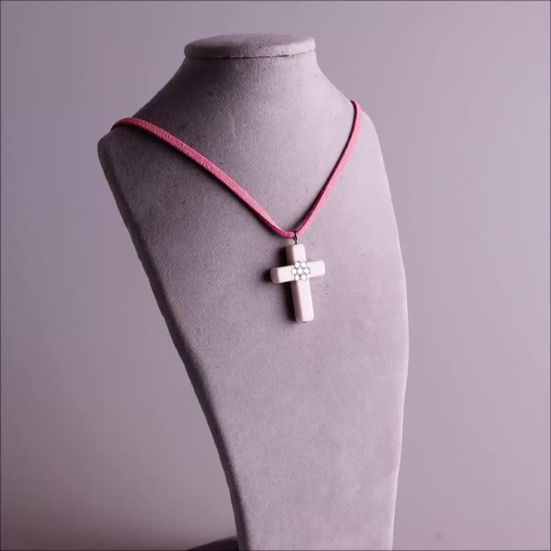 Big Cross Necklace Sparkle Colored Stone Faux Suede Leather Chain - สร้อยคอ - วัสดุอื่นๆ หลากหลายสี
