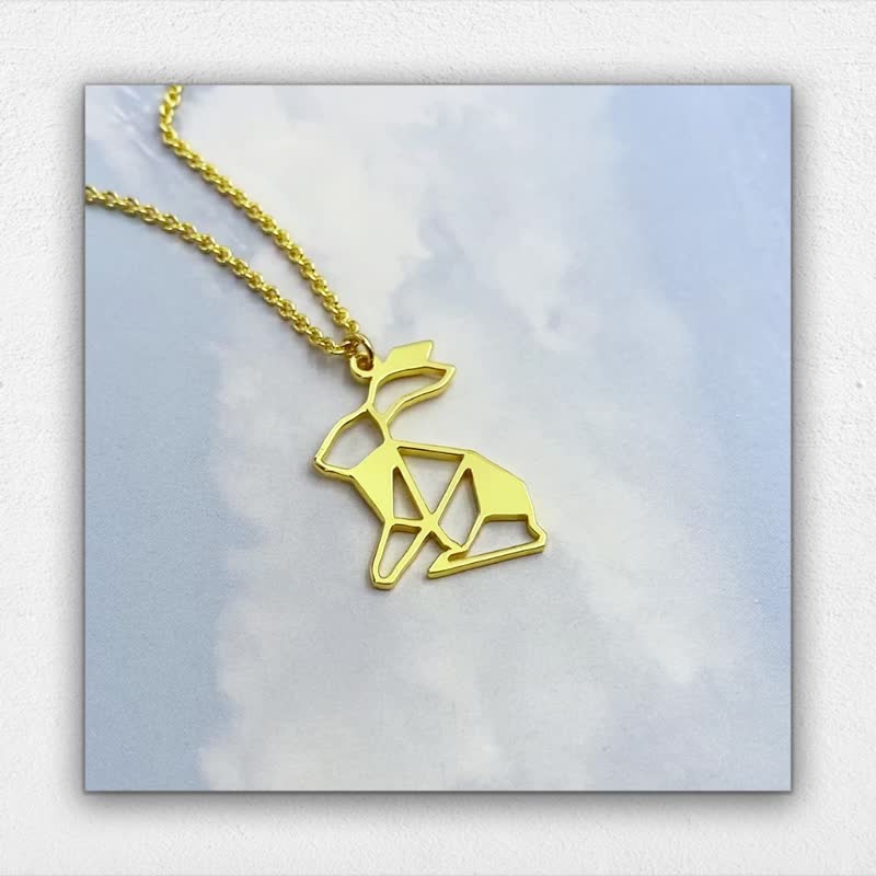 ウサギのネックレス、幾何学模様の動物、ペット愛好家へのギフト、ゴールドメッキペンダント - ネックレス - 銅・真鍮 ゴールド