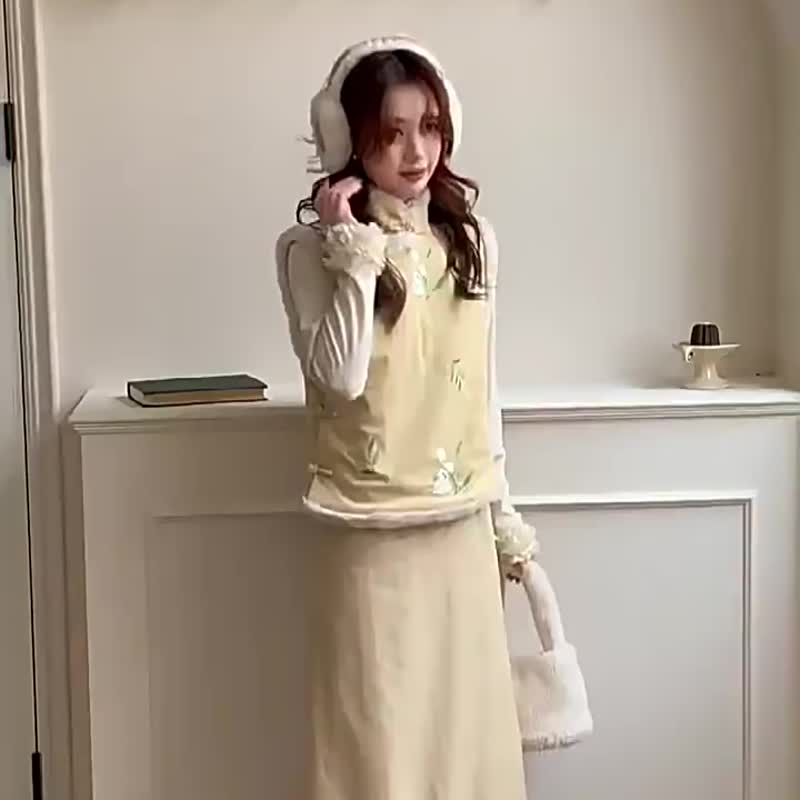 奶黃色 童趣刺綉毛絨夾棉漢服馬甲旗袍 內搭上衣 新中式春節戰袍 - 連身裙 - 聚酯纖維 黃色