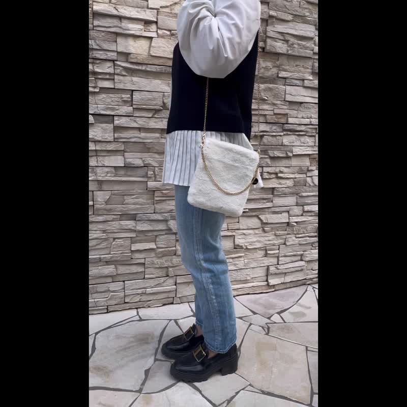 chain eco fur mini shoulder - Messenger Bags & Sling Bags - Acrylic Black