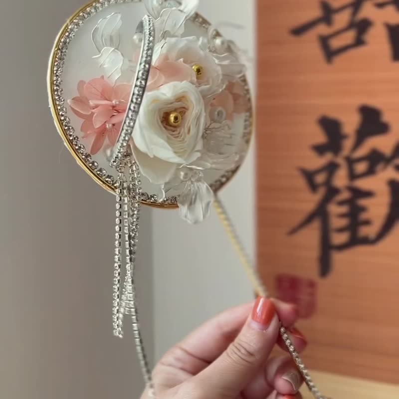 Milk-flavored round fan for the bride’s wedding, Forbidden City series evening breeze with peach fragrance - Dried Flowers & Bouquets - Plants & Flowers 
