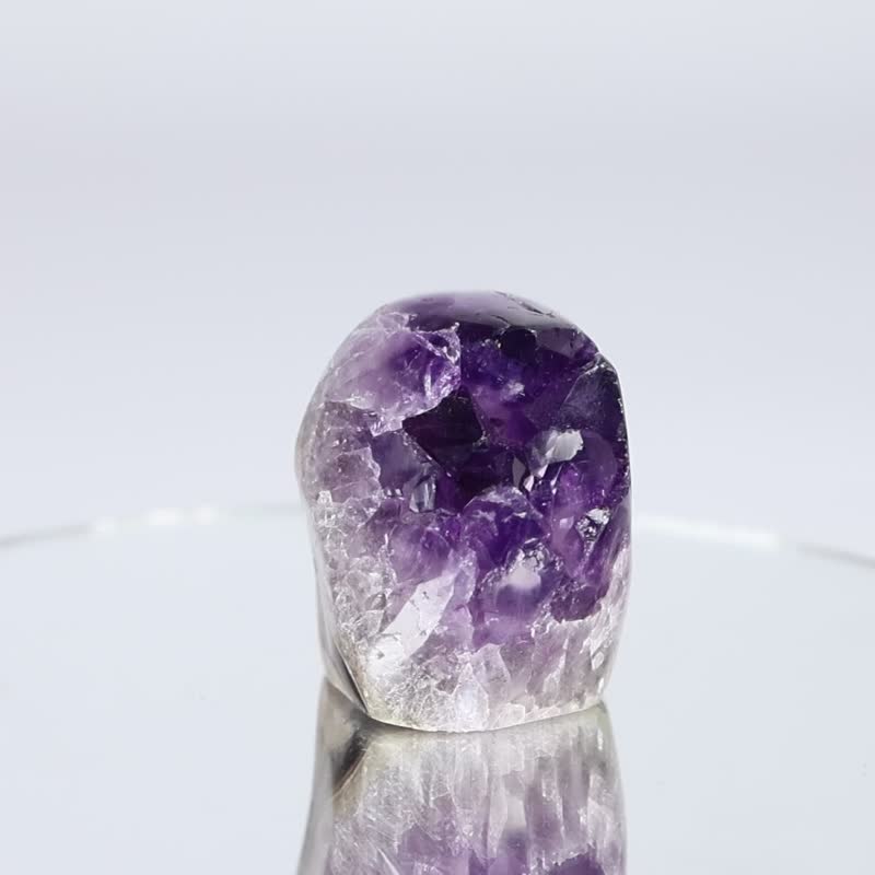 ESP Thumb Crystal Town 800074 Amethyst, a lucky charm, is easy for petty bourgeoisie to buy - ของวางตกแต่ง - คริสตัล สีม่วง