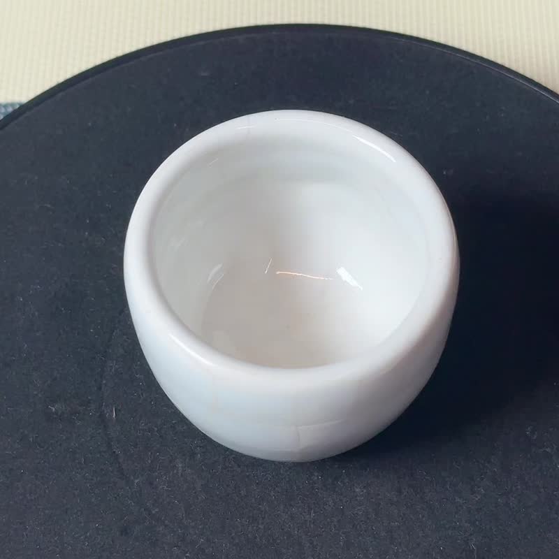 Mr. Yu Huayu's new work - white porcelain Shino gold-dotted cup - crack series - capacity about 70cc - ถ้วย - เครื่องลายคราม 