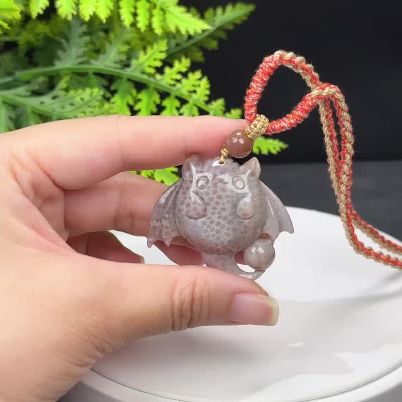 高品質珊瑚玉吊墜冰潤高瓷玉化魚籽紋手雕萌板蝙蝠招財福在眼前 - 項鍊 - 玉石 