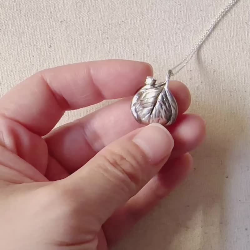 Sterling Silver Round Leaf Eucalyptus Essential Oil Necklace - สร้อยคอ - เงินแท้ สีเงิน