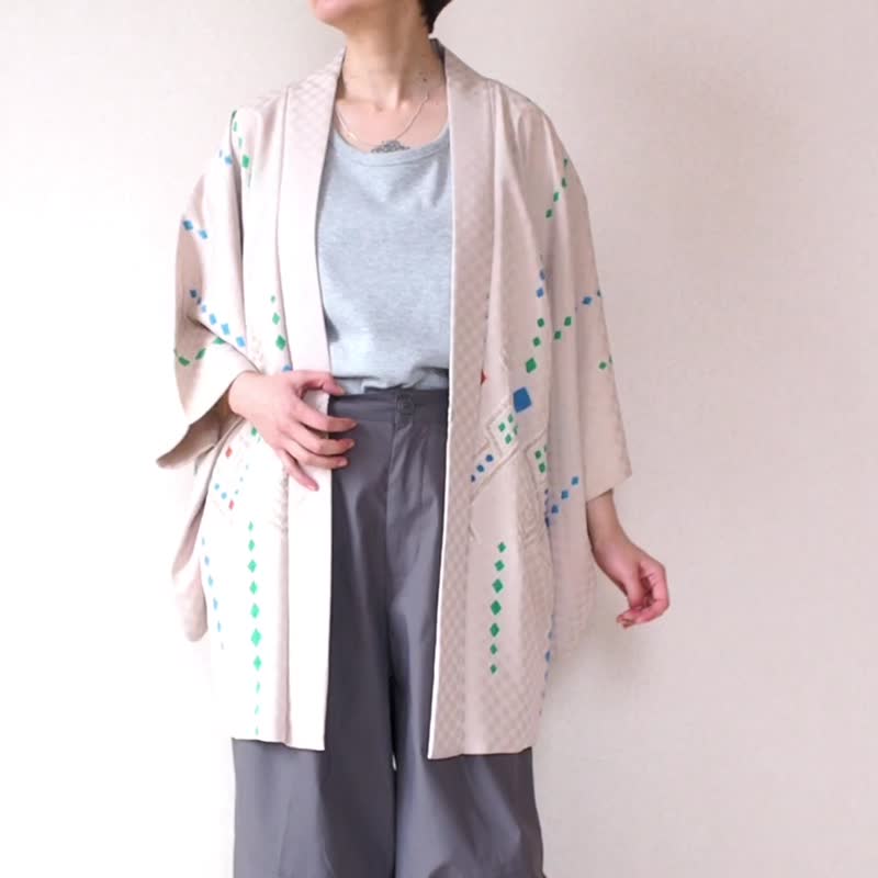 【日本製造】 柔軟絲綢羽織、春天色彩、時尚羽織、日本禮物 - 女大衣/外套 - 絲．絹 白色