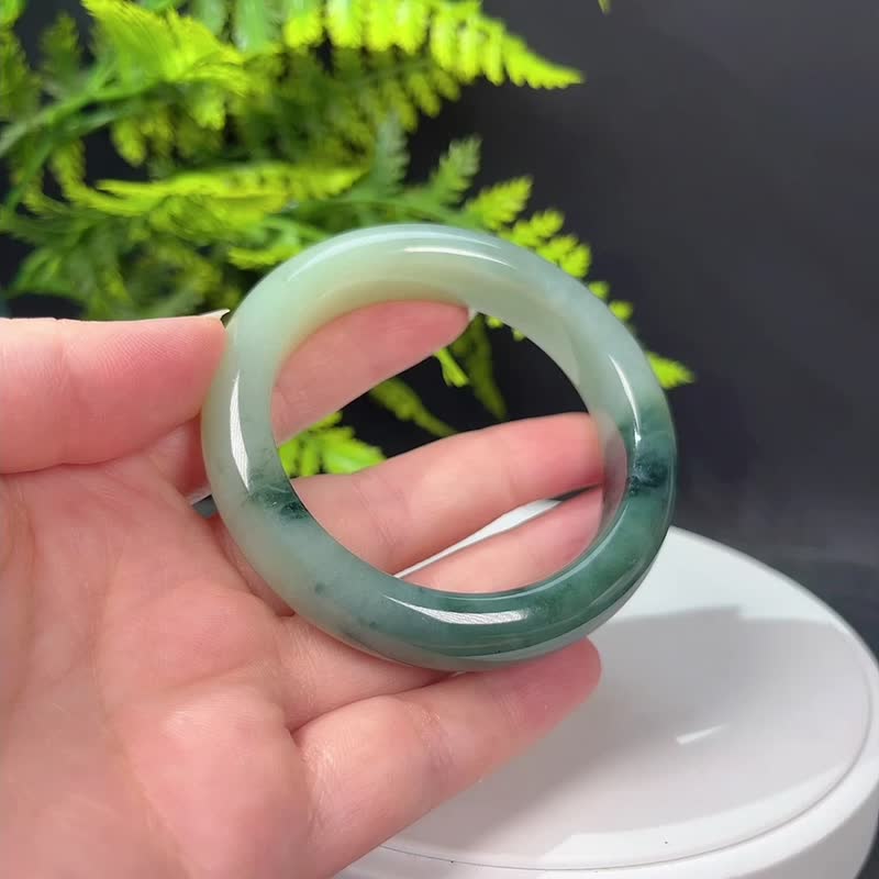 稀有和田玉藍晴水手鐲55MM 老料淺綠飄花玉手環 附證書 油潤細膩 - 手鍊/手環 - 玉石 