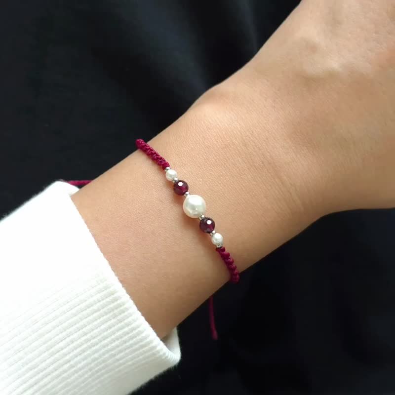 January Birthstone Garnet Austrian Pearl Macrame Knot Bracelet - สร้อยข้อมือ - ขี้ผึ้ง 