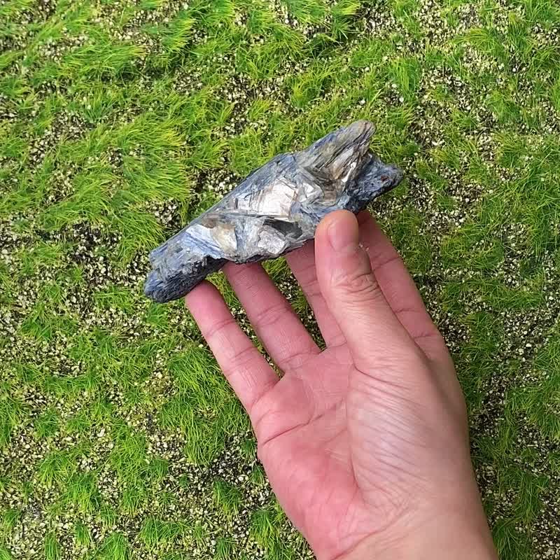 手串充電站-原礦藍晶石共生金雲母及鏡鐵礦 消磁淨化 風水 辦公室 - 擺飾/家飾品 - 水晶 多色