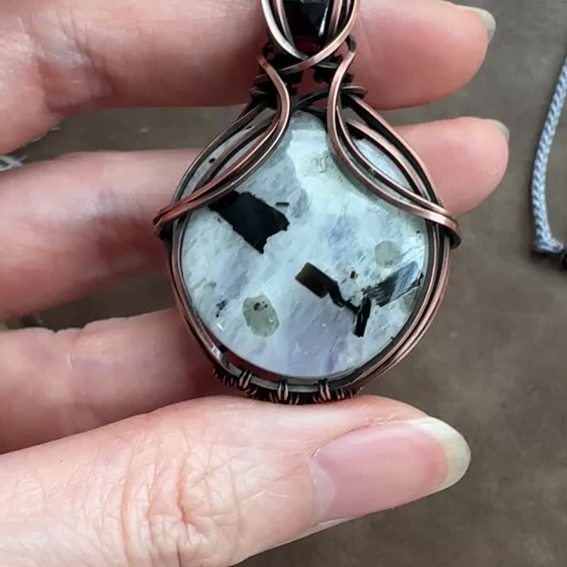 WW389 民族風 繞銅線復古做舊 wire wrap 月亮石 石榴石 頸鏈 - 項鍊 - 銅/黃銅 咖啡色