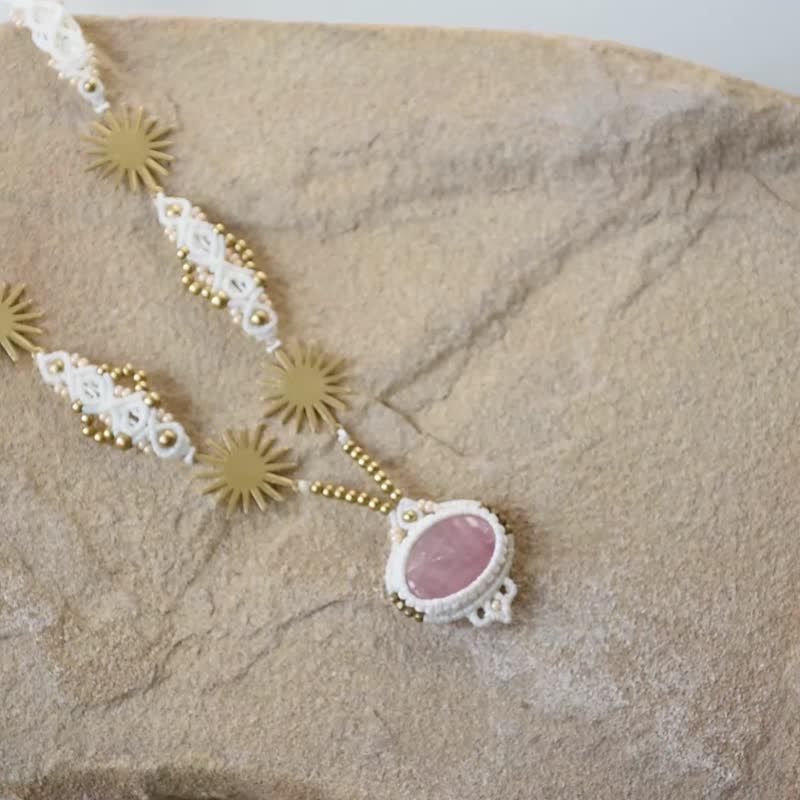 white belly jewelry with golden stars, macrame rose quartz waist belt, - 皮帶/腰帶 - 寶石 白色