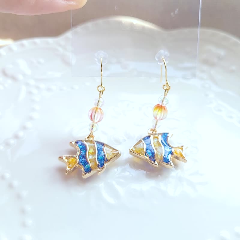 神仙魚耳環/耳夾 黃+藍 熱帶魚 抗過敏醫療鋼 - 耳環/耳夾/耳骨夾 - 貝殼 多色