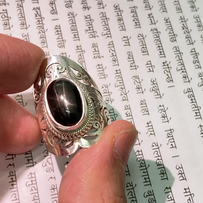 Natural obsidian ring made in Nepal 925 sterling silver handmade - แหวนทั่วไป - เครื่องประดับพลอย สีดำ