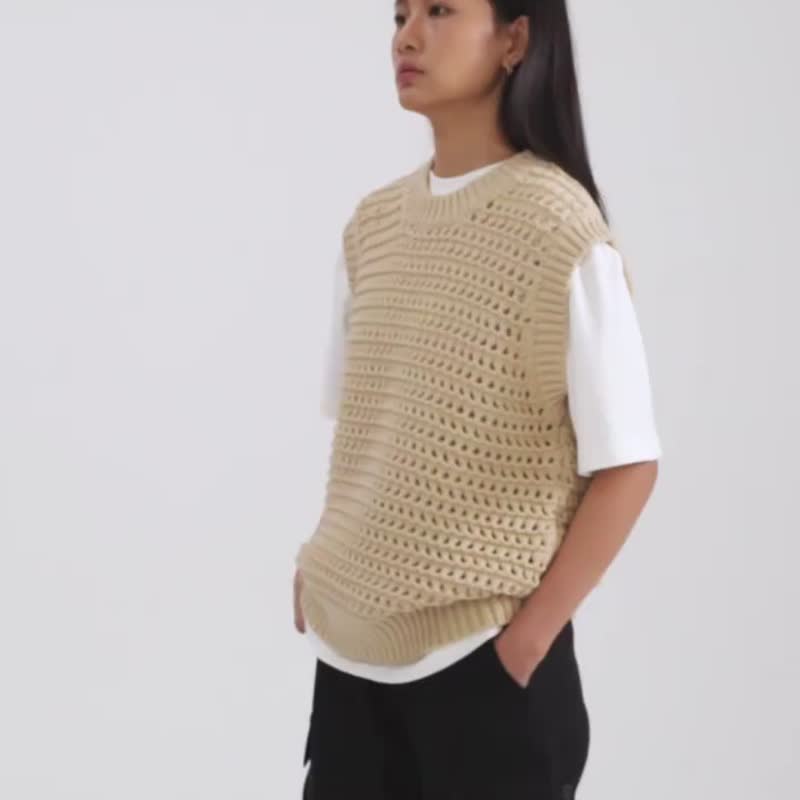 Hand-woven fishnet design round neck vest sleeveless sweater sweater multi-layered wear - Women's Sweaters - Cotton & Hemp Multicolor