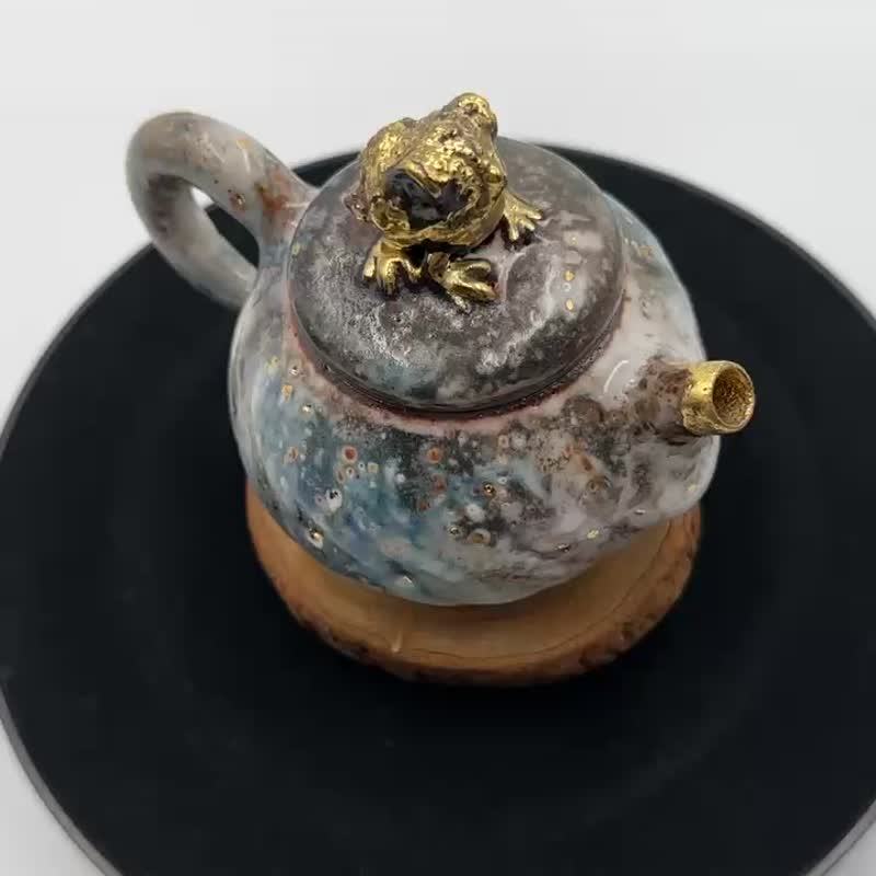 Handmade wood-fired production-opening series-Yaobian Jinchan Zhiye gilt pot-capacity about 130cc - Teapots & Teacups - Pottery 