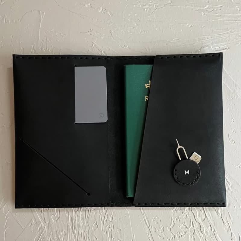 Leather passport holder - matte black - ที่เก็บพาสปอร์ต - หนังแท้ สีดำ