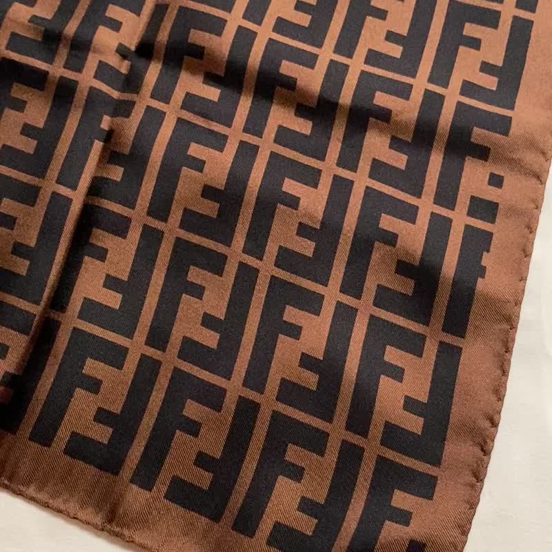復古 Fendi 棕色 FF Zucca Monogram Fendirama 絲巾 頸巾 - 絲巾 - 絲．絹 咖啡色
