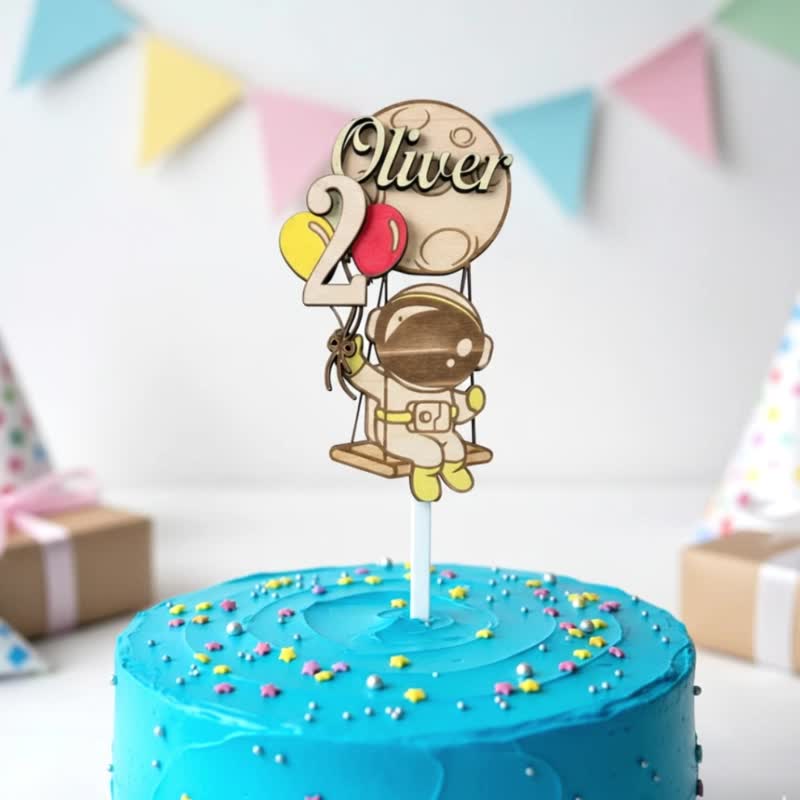 Astronaut Wood Custom Cake Topper - Hand Painted Birthday Keepsake - Custom Name - 寶寶/兒童餐具/餐盤 - 木頭 