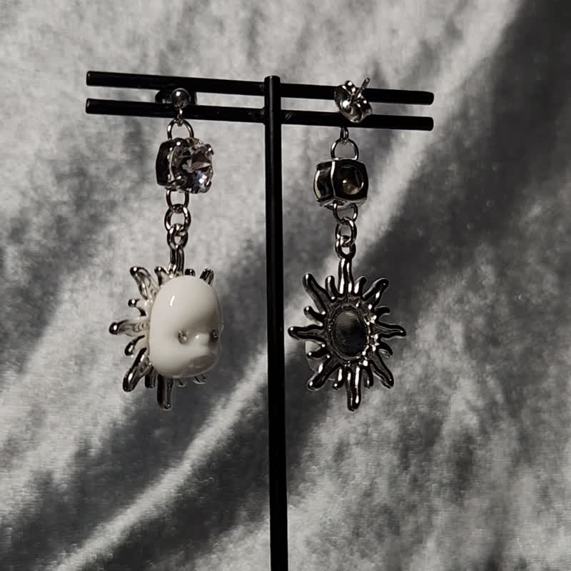 Lazy Pace's Angel Reigel Sun Clip-On(Black) - Earrings & Clip-ons - Clay Silver