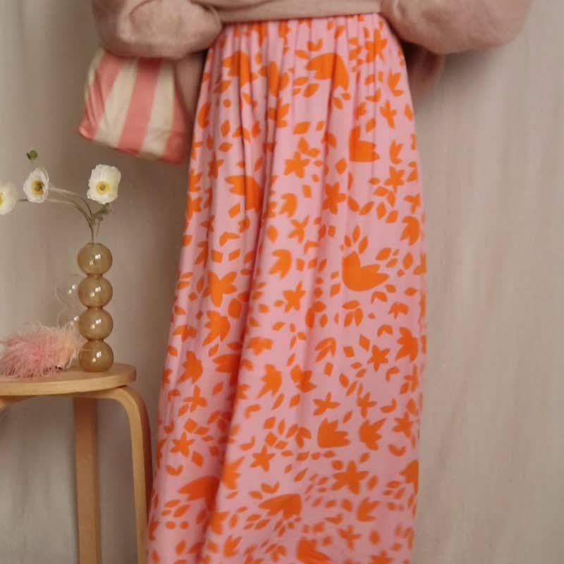 [Ready stock] Lila Skirt Brutalist bright pink orange floral print georgette cotton narrow A long skirt - กระโปรง - ผ้าฝ้าย/ผ้าลินิน สึชมพู