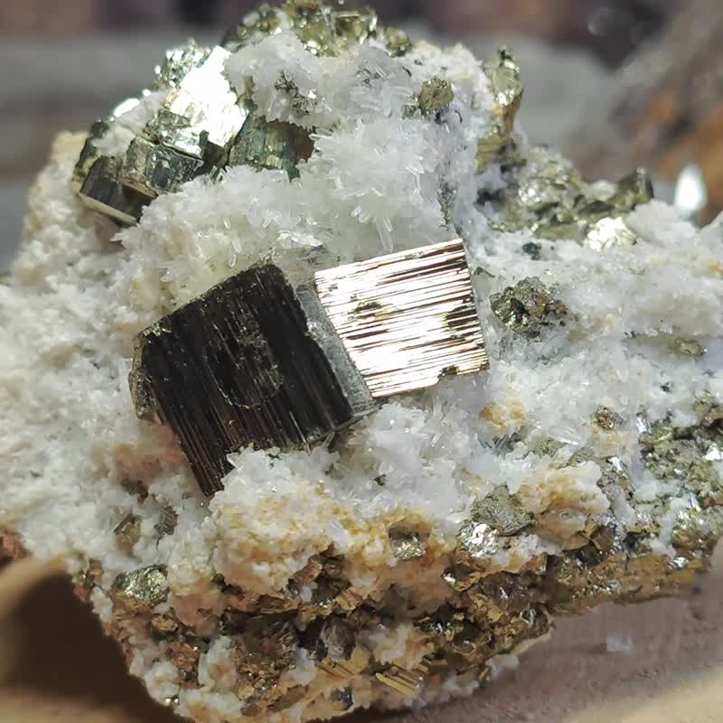 Natural crystal | Peruvian pyrite | white crystal | natural ore - ของวางตกแต่ง - คริสตัล 