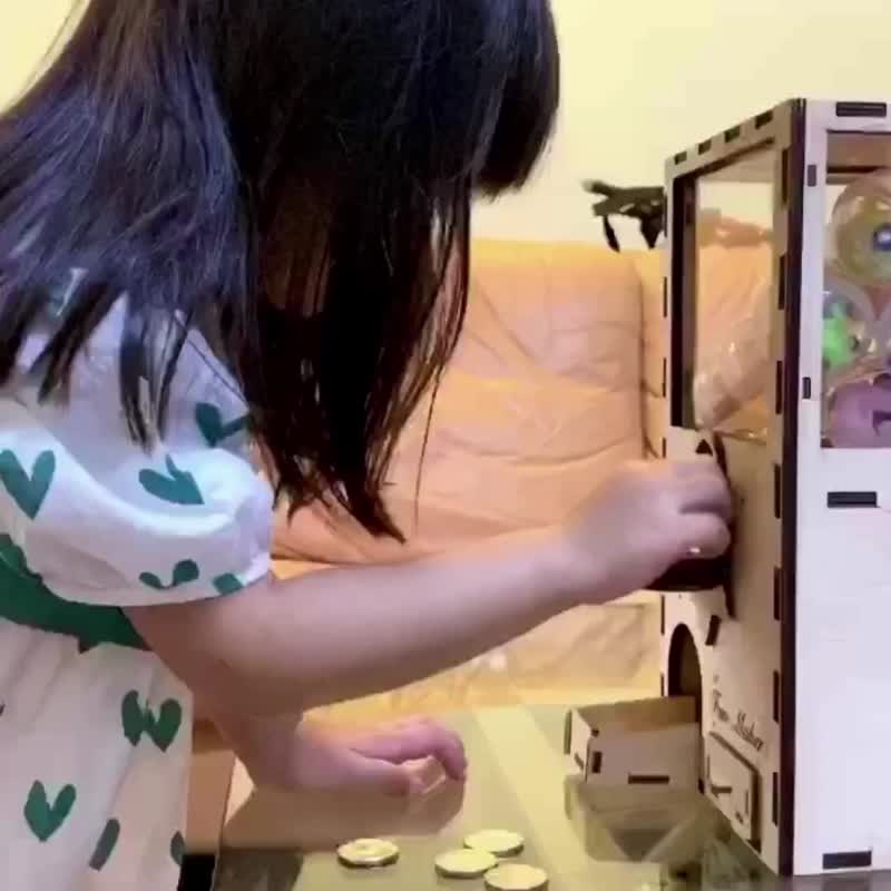 [DIY handmade gift] Cute wooden coin-operated gashapon machine - 15 capsules and customized text - งานไม้/ไม้ไผ่/ตัดกระดาษ - ไม้ สึชมพู