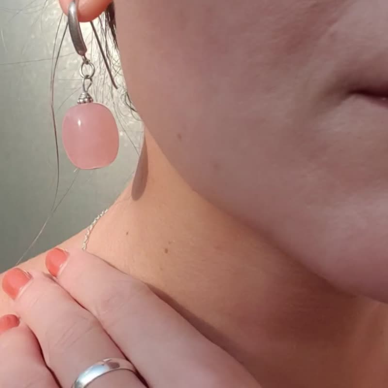 Madagascar Rose Quartz Earrings, 925 Silver, Taurus stone, Valentine Day Gift - 耳環/耳夾/耳骨夾 - 半寶石 粉紅色